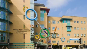 Schwerkrankes Baby von England nach Italien ausgeflogen