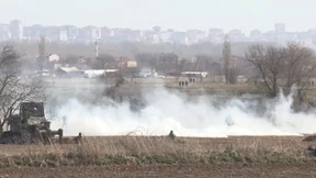 Tränengas über Migranten