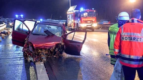 Auto aus der Kurve geschleudert – Frau getötet