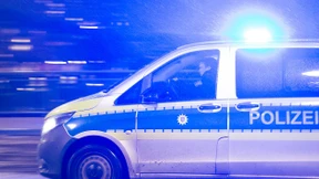 Unbekannte sprengen Geldautomat – Mann mit Baseballschläger überfällt Tankstelle