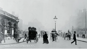 Nebel ziehen vorbei wie Tänzerinnen