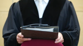 Weltfremde Gutmenschen in Richterrobe