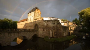 Ein hüpfender Schelm, zu allem entschlossen