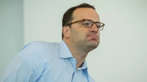 Spahn will umstrittene Firmenbeteiligung aufgeben