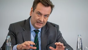 Münchener Rück nimmt  Aktienrückkäufe wieder auf