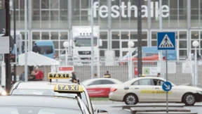 Taxifahrer bedroht Fahrgast mit Schusswaffe