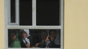 Regierung schließt Hunderte Schulen