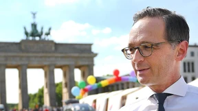 Maas wettet auf die Einführung der Homo-Ehe