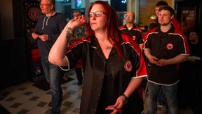 Drei Pfeile für ein Schulterklopfen