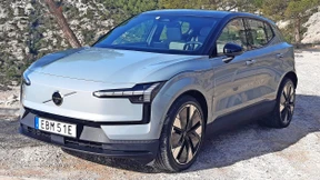 Recycelte Fensterbänke und alte Jeans