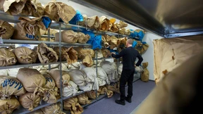 Puzzlestücke einer Diktatur