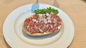 Mettbrötchen, das kulinarische Selbstporträt der AfD