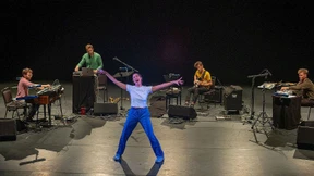 Beklemmender Stillstand in kreisender Bewegung