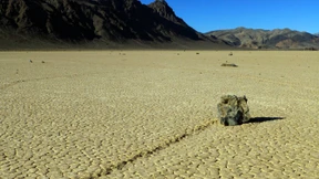 Die surfenden Steine des Death Valley