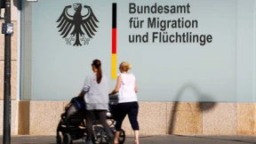 SPD: Merkel schweigt, tut nichts und will alles aussitzen