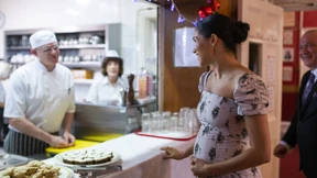 Meghans Babybauch zeigt sich