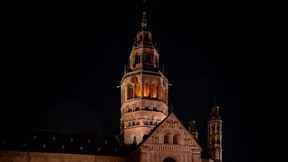 Westturm des Mainzer Doms wieder ohne Gerüst