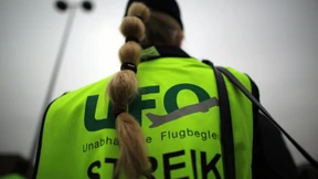 Flugbegleiter streiken bis Mitternacht