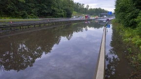 Überschwemmte Autobahn wieder freigegeben
