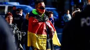 „Roter Teppich für Pegida pünktlich zum Führergeburtstag“