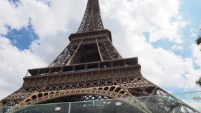 Eiffelturm in Streit um Warteschlangen geschlossen