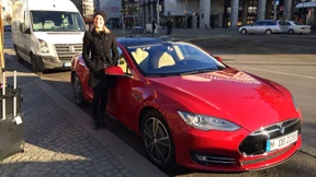 Mit dem Tesla auf dem Highway der Zukunft