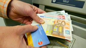 Schon 80.000 Arme haben ein Basiskonto eröffnet