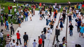 Tanzen im einstigen Vorhof des Todes