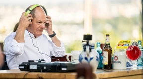 Was summt der Bundeskanzler in Frankfurt?