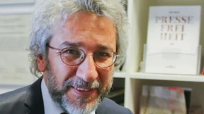 Can Dündar tritt zurück