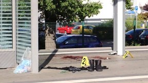 Angriff auf einem belebten Bahnsteig