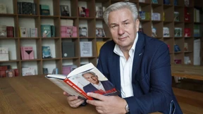 Der ausgeruhte Blick des Aktenfressers