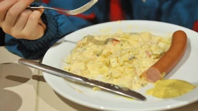 Kantinen-Kartoffelsalat, Gratis-Schwimmen, Heidi-Denkmal