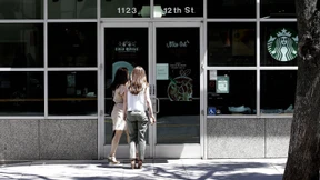 Starbucks schließt für Schulungen