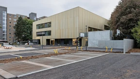 Platz für Bühne und Kletterwand