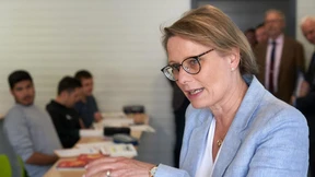 Weniger, aber dafür längere Ferien