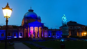 Die Kugel rollt wieder