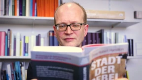 „Stadt der Rebellion“ von Omar Robert Hamilton