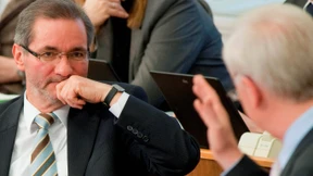 Breite Mehrheit spricht Platzeck Vertrauen aus