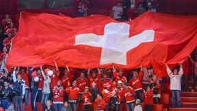 Mit breitem Schweizer Kreuz