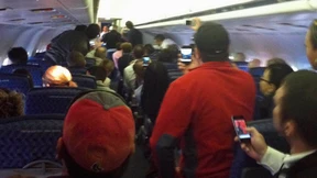 Stewardess kündigt Absturz an