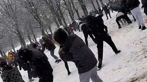 20.000 Pfund Strafe für riesige Schneeballschlacht