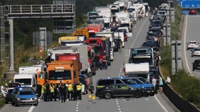 Polizei schießt Messerangreifer auf der A7 ins Bein