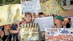 Hunderte protestieren gegen Sparkurs an Hochschulen