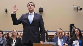 Die Bombe platzt gleich zu Beginn