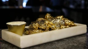 Goldene Chicken Wings faszinieren Kunden