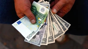 Mehr Euro, weniger Dollar