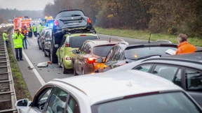 Karambolage mit 15 Fahrzeugen auf der A67