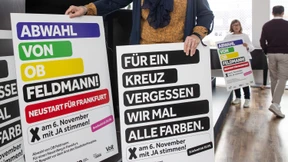 12.000 Plakate für Feldmanns Abwahl