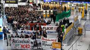 Über 500 Demonstranten am Flughafen in Frankfurt